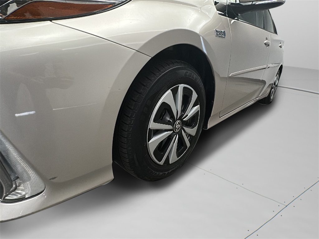 2017 Toyota Prius Prime Advanced photo 4