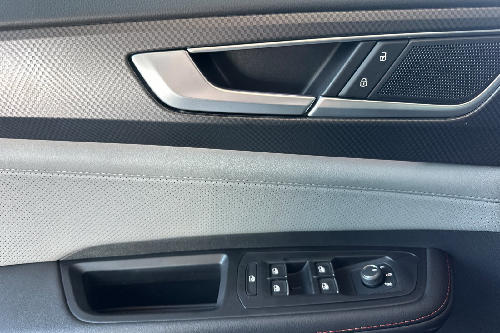 2025 Volkswagen Atlas Peak Edition SE photo 11