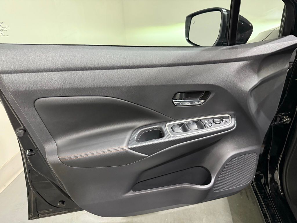 2025 Nissan Versa SR photo 13