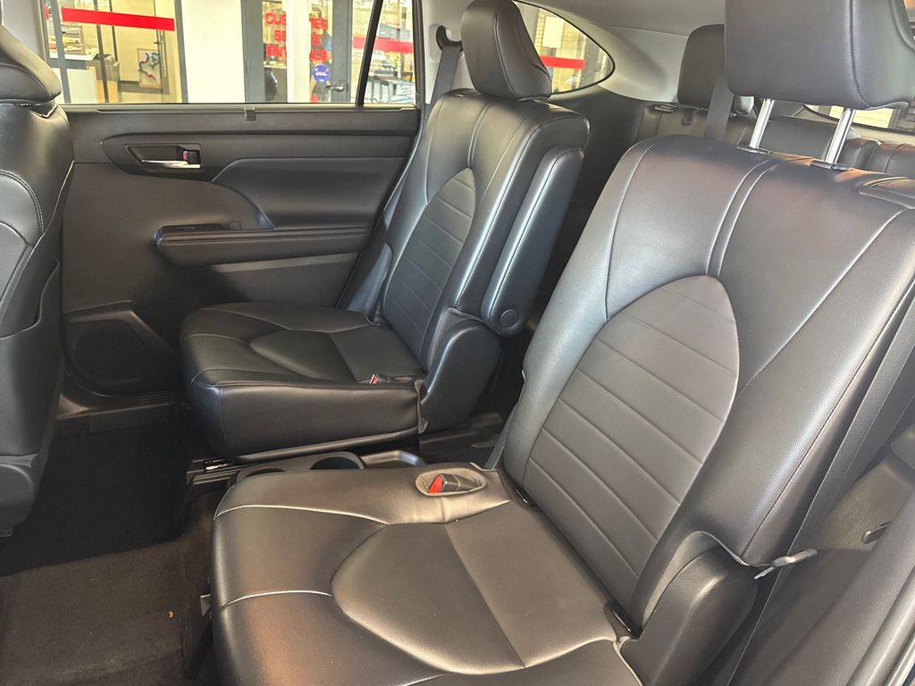 2022 Toyota Highlander XLE photo 15