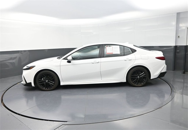 2025 Toyota Camry SE photo 4