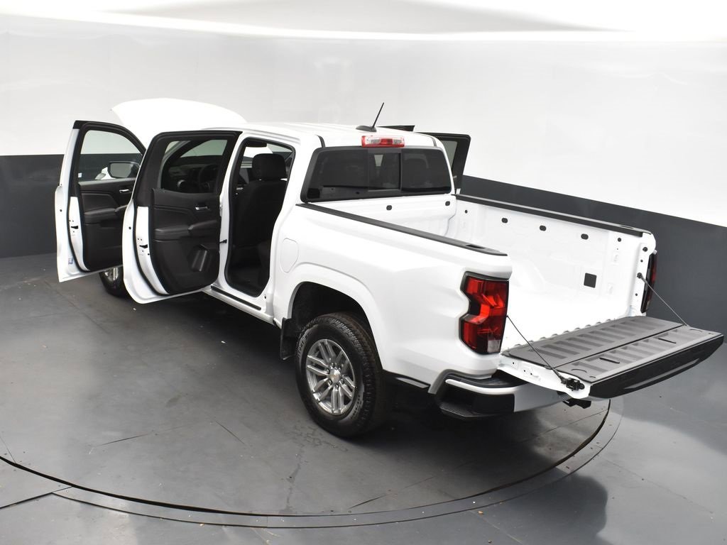 2025 Chevrolet Colorado Work Truck LT photo 2