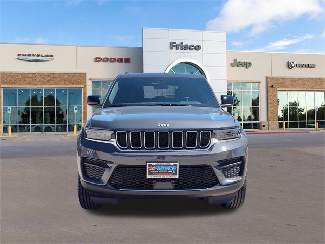 2025 Jeep Grand Cherokee Laredo photo 2