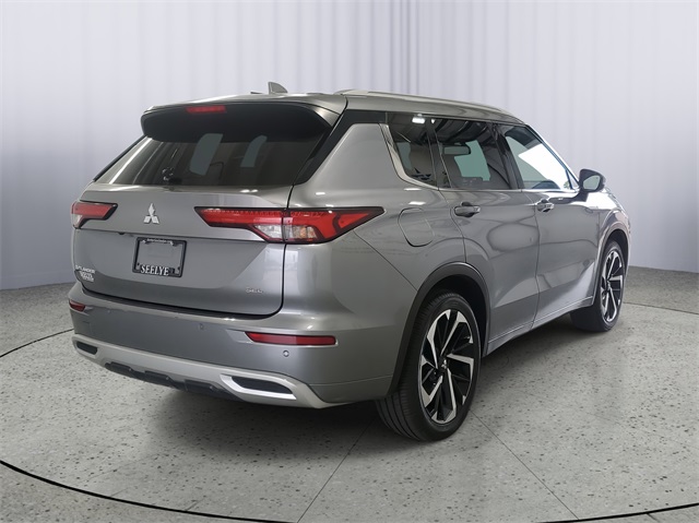 2022 Mitsubishi Outlander SEL photo 3
