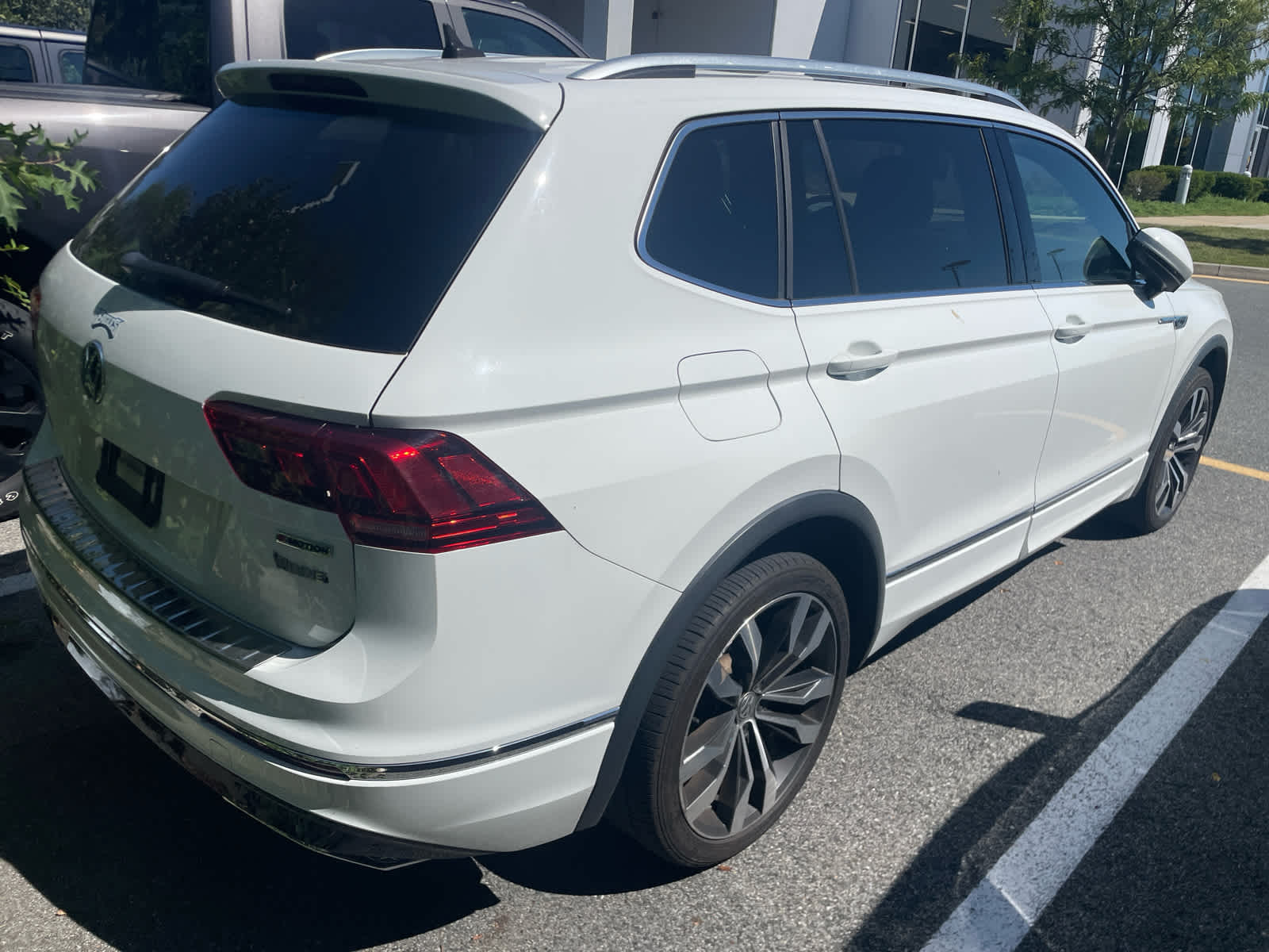 2020 Volkswagen Tiguan SEL Premium R-Line photo 6