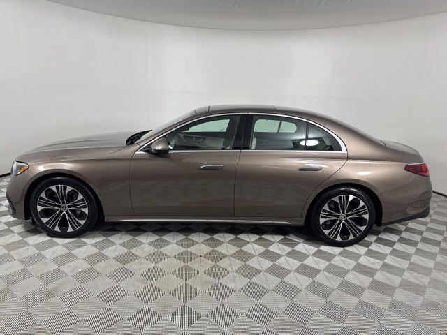 2026 Mercedes Benz E 4MATIC photo 4