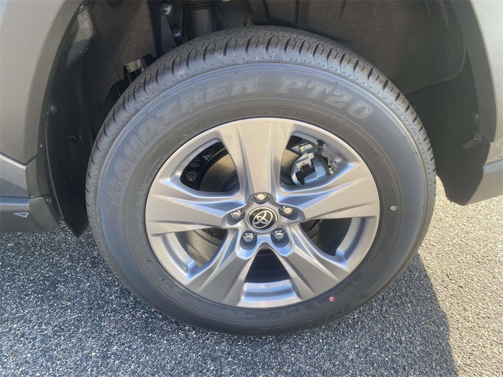 2025 Toyota RAV4 Hybrid LE photo 7