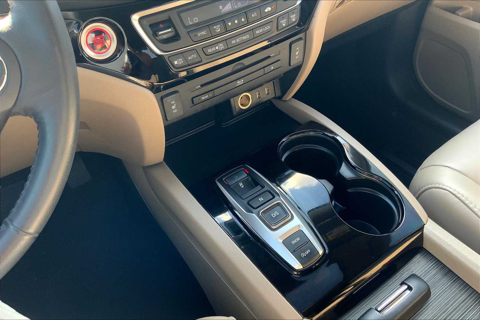 2018 Honda Pilot Touring photo 16