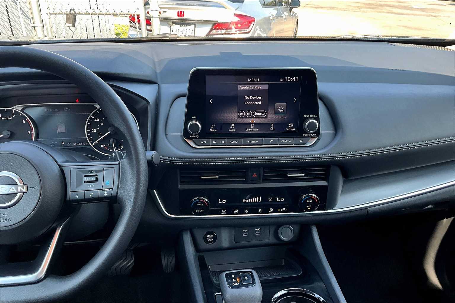 2024 Nissan Rogue SV photo 3