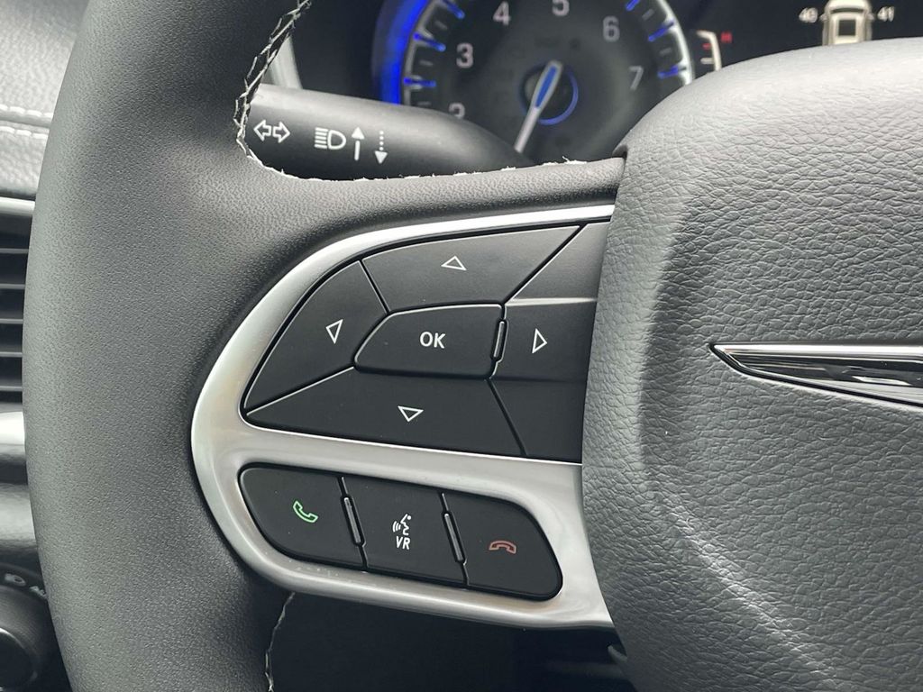 2025 Chrysler Pacifica photo 29