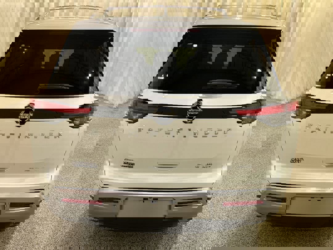 2025 Nissan Pathfinder SL photo 3