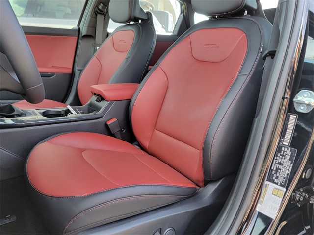2025 Kia K4 GT-Line photo 11