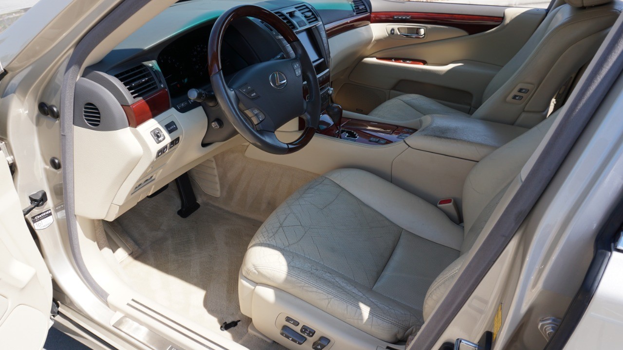 2011 Lexus LS 460 photo 13