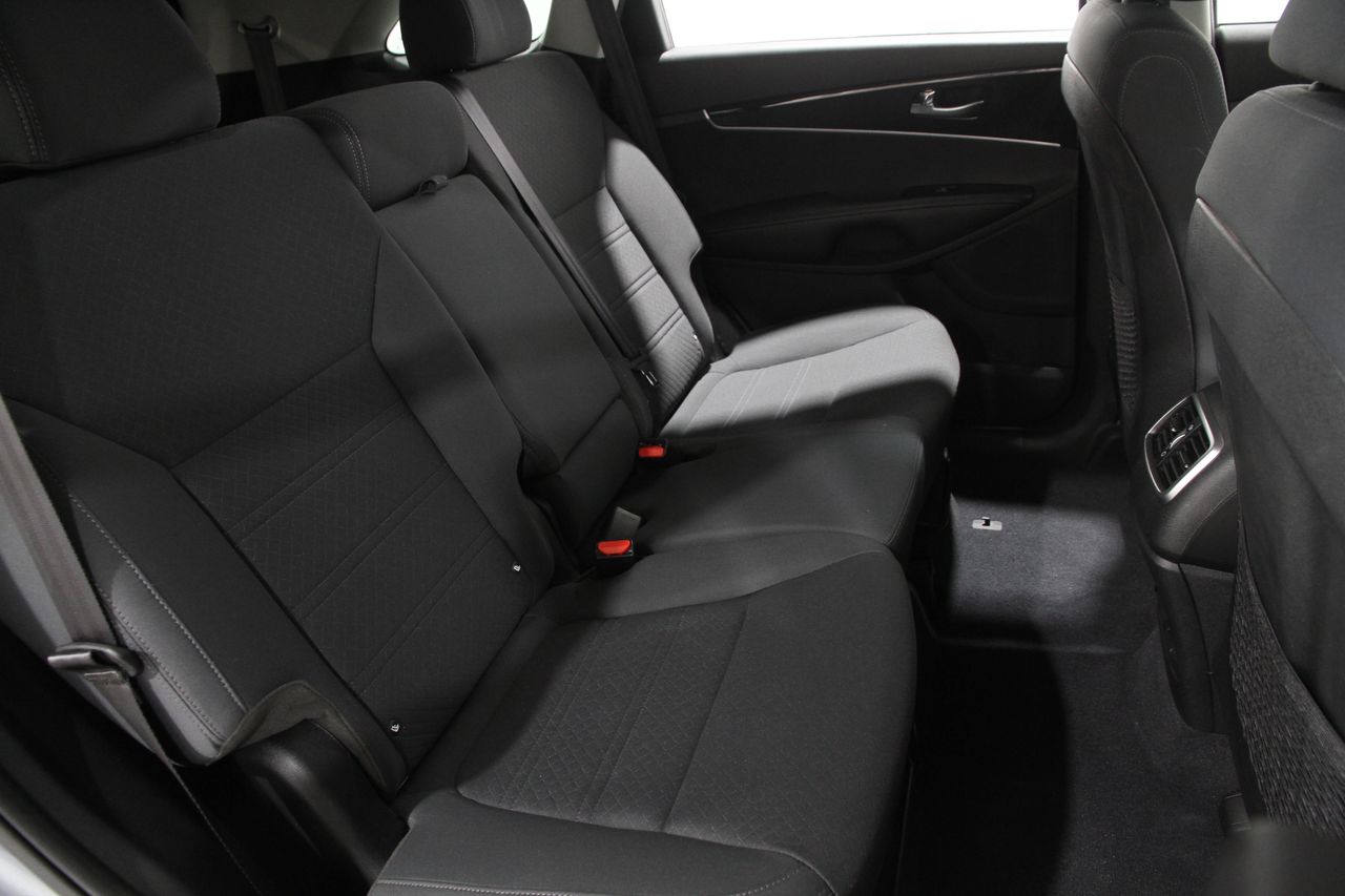2020 Kia Sorento LX photo 16