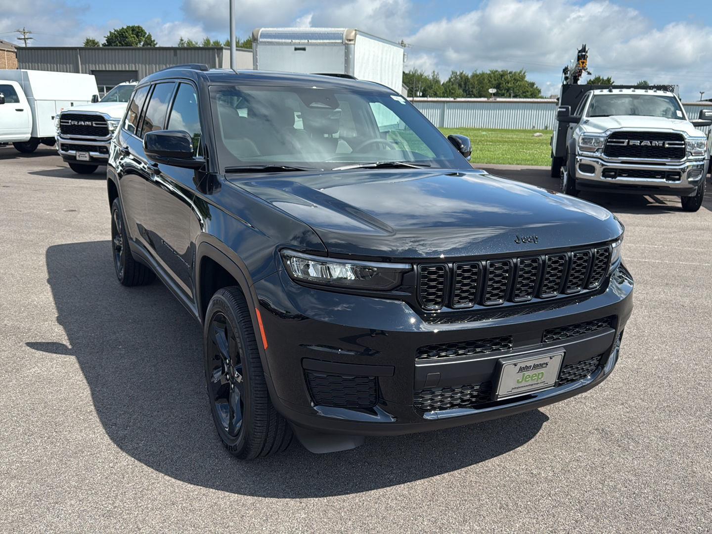 2025 Jeep Grand Cherokee Altitude X photo 2