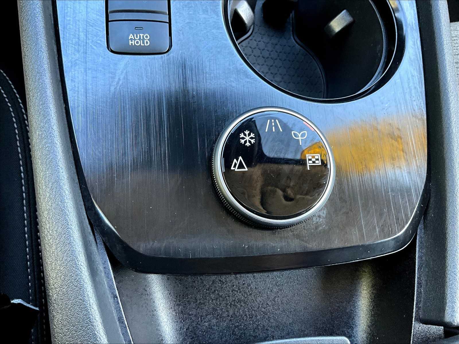 2022 Nissan Rogue SV photo 25