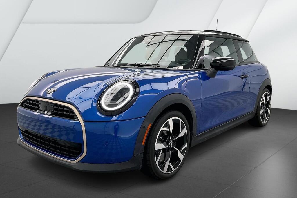 2025 MINI Hardtop 2 Door Base's photo