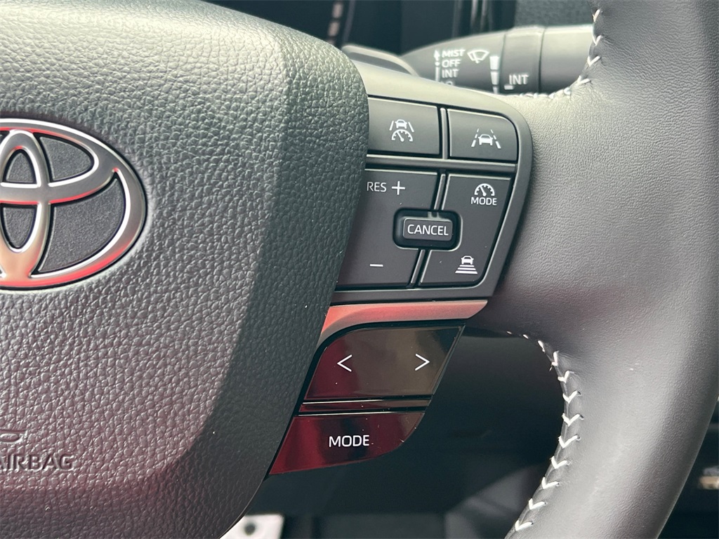 2025 Toyota Camry SE photo 25