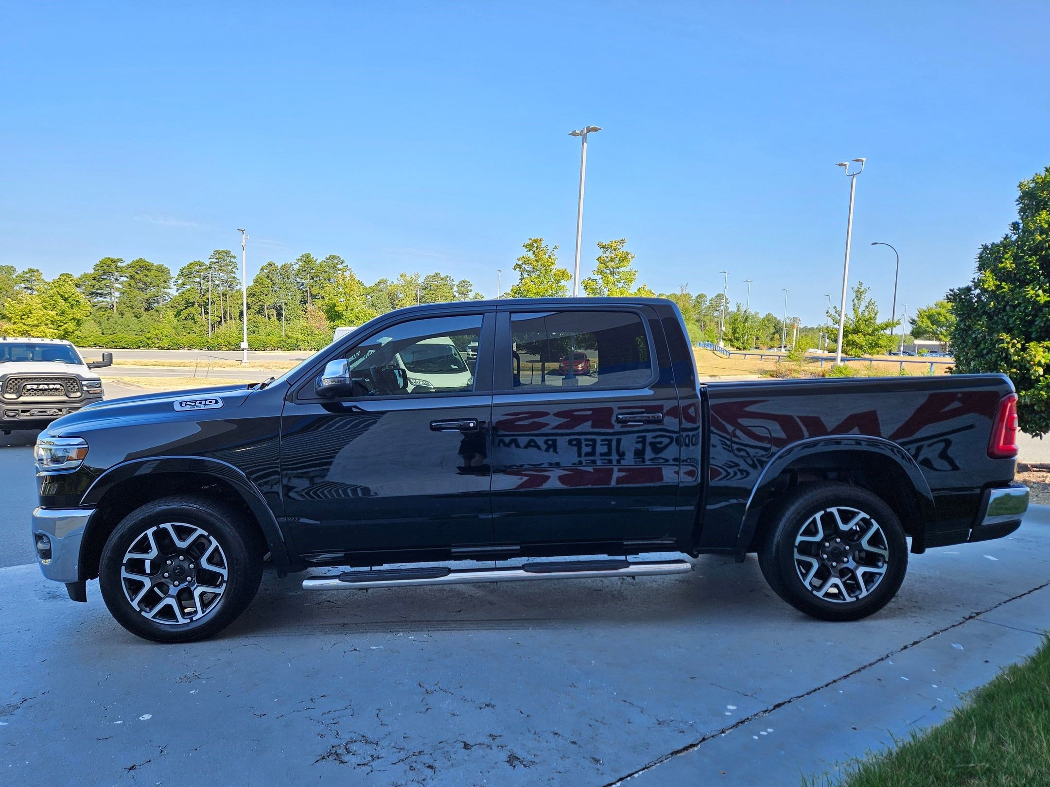 2025 Ram 1500 Laramie photo 3