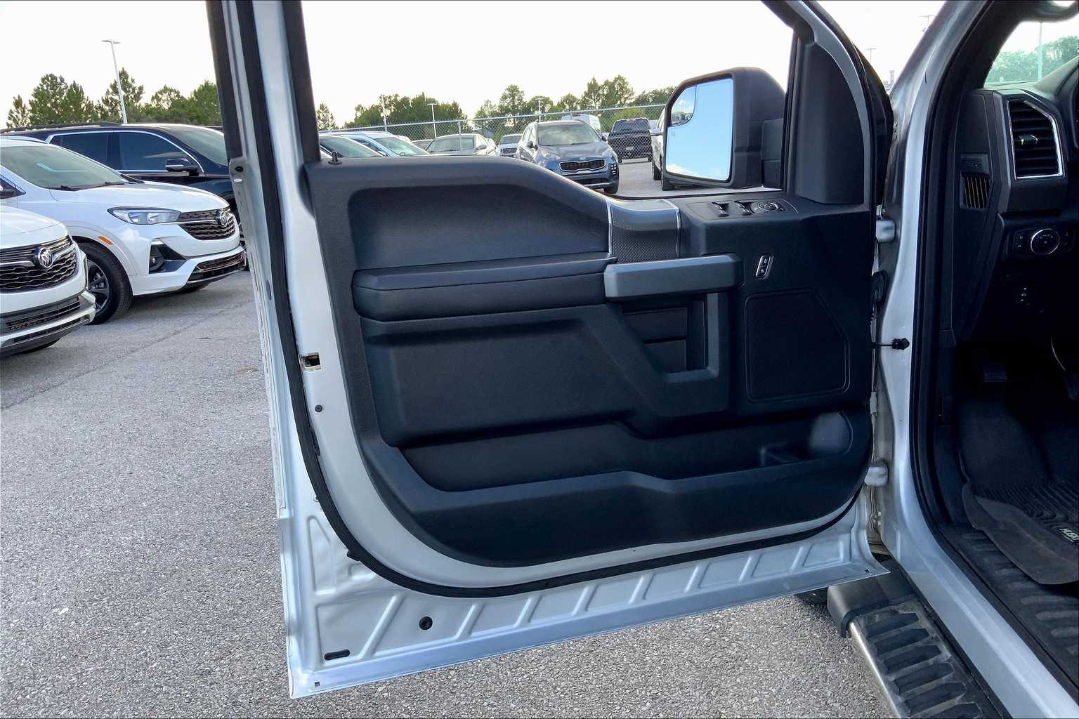 2015 Ford F-150 XLT photo 20