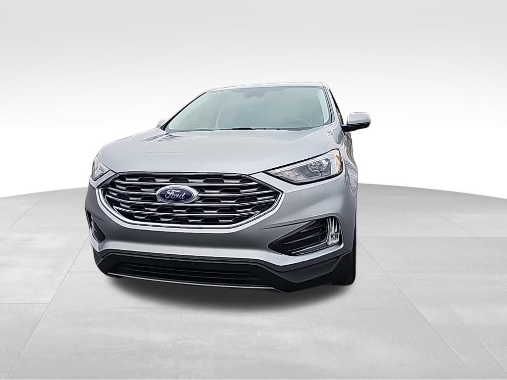 2022 Ford Edge SEL photo 2
