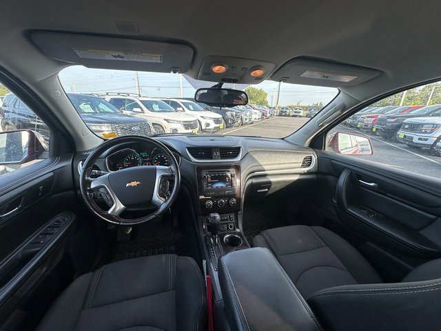 2017 Chevrolet Traverse 1LT photo 4