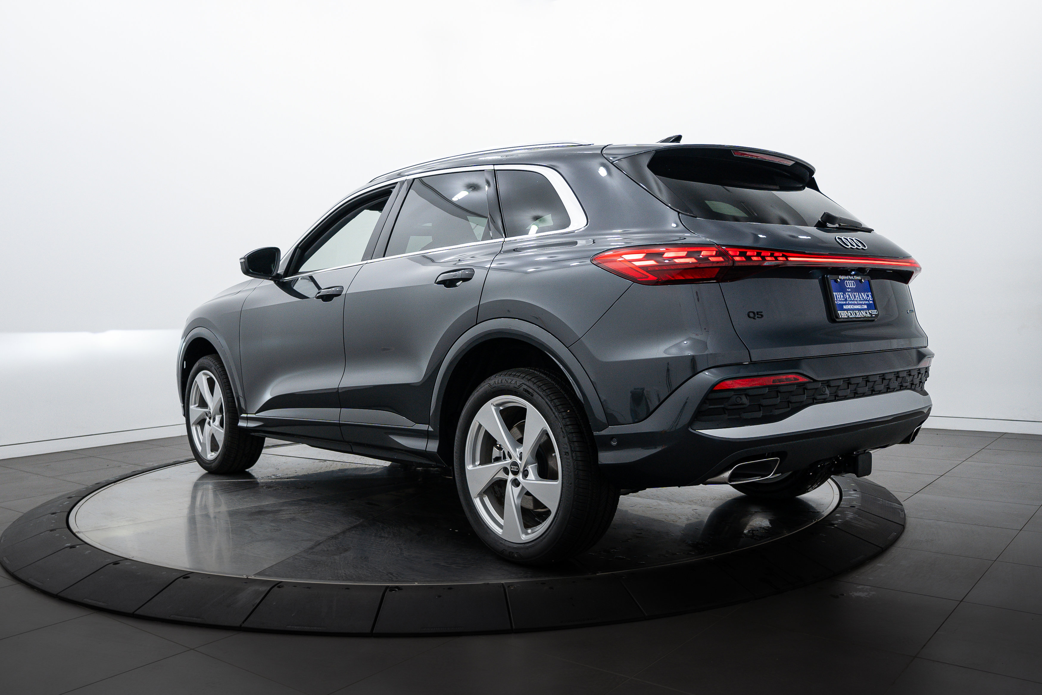 2025 Audi Q5 Premium Plus photo 3