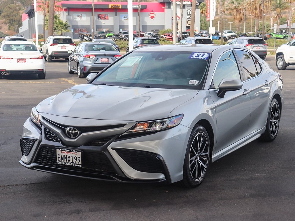 2021 Toyota Camry SE photo 3