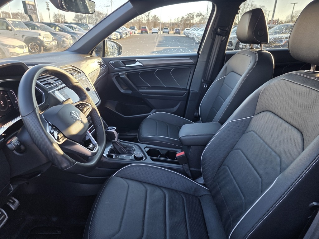 2024 Volkswagen Tiguan SEL R-Line Black photo 3