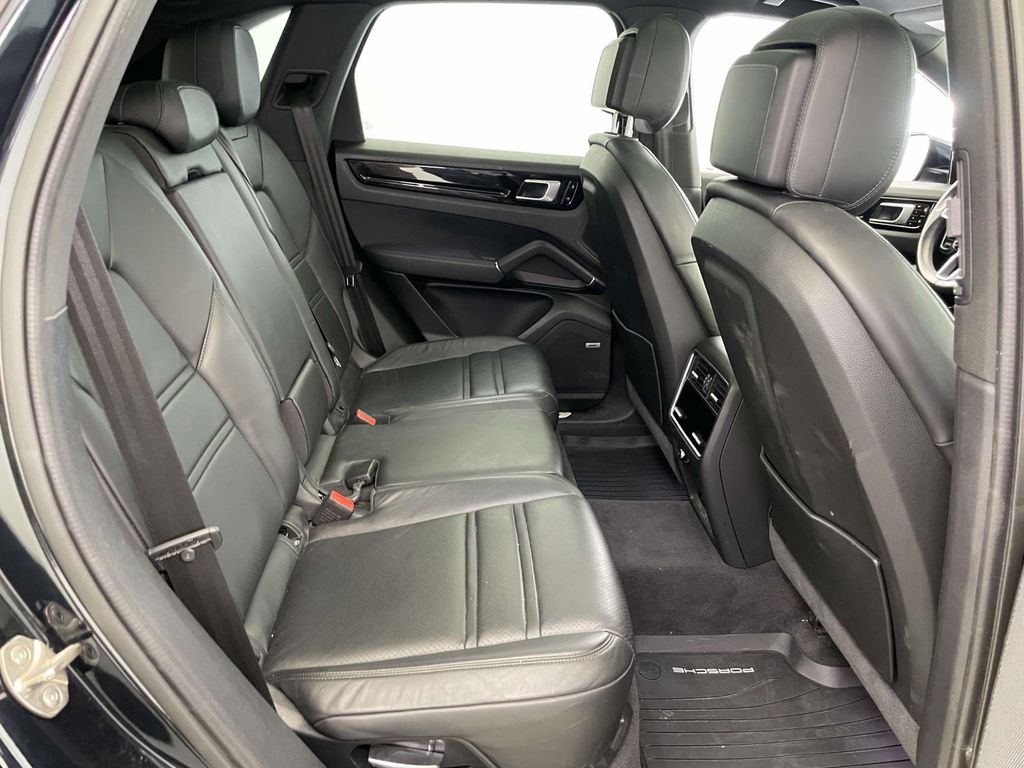 2020 Porsche Cayenne Base photo 19