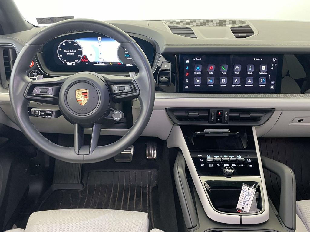 2024 Porsche Cayenne S photo 26