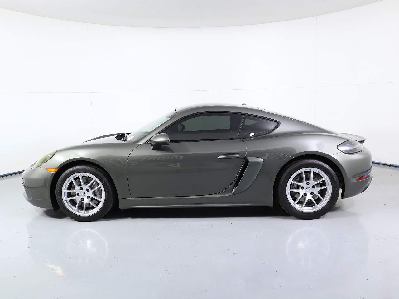 2022 Porsche Cayman Base T photo 2