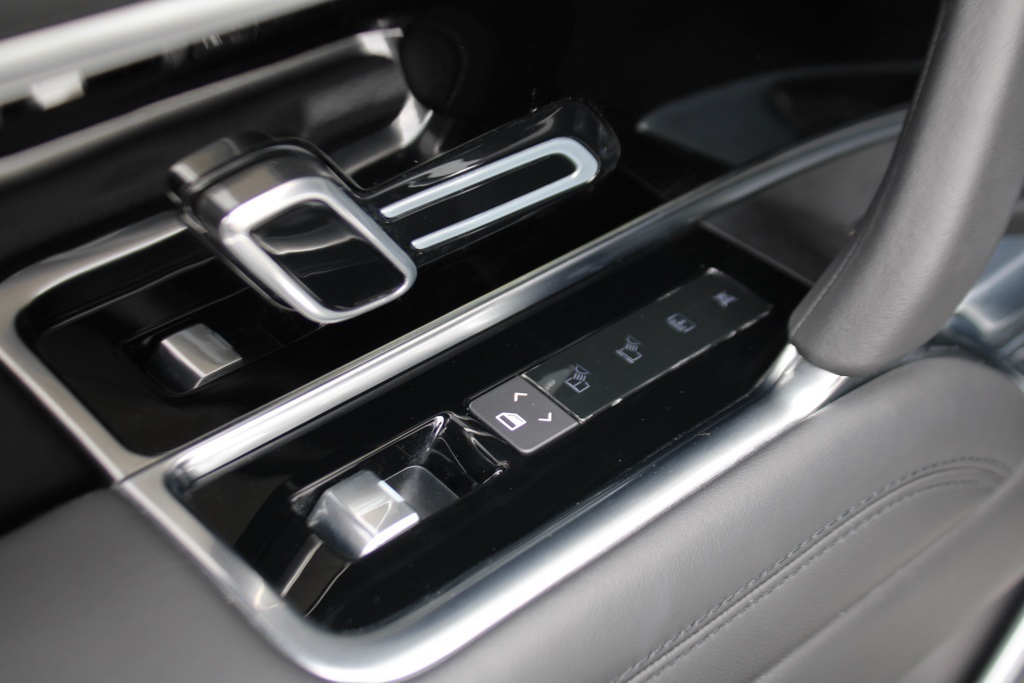 2023 Land Rover Range Rover SE photo 29