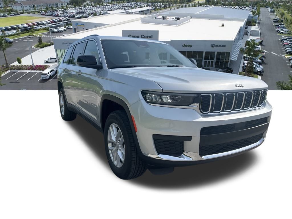 2025 Jeep Grand Cherokee Laredo photo 3