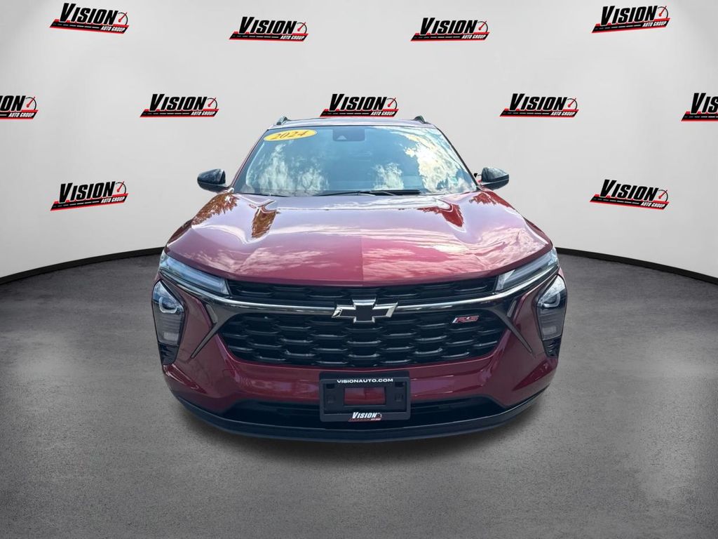 2024 Chevrolet Trax photo 2