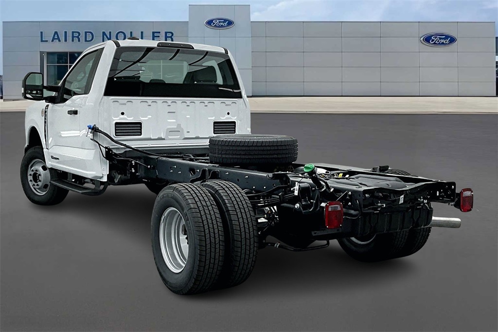 2025 Ford F-350 XL photo 3