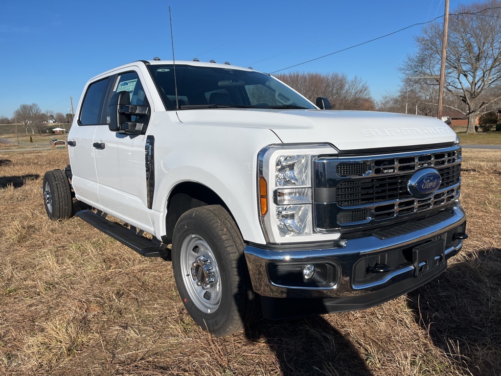2024 Ford F-350 XL photo 3