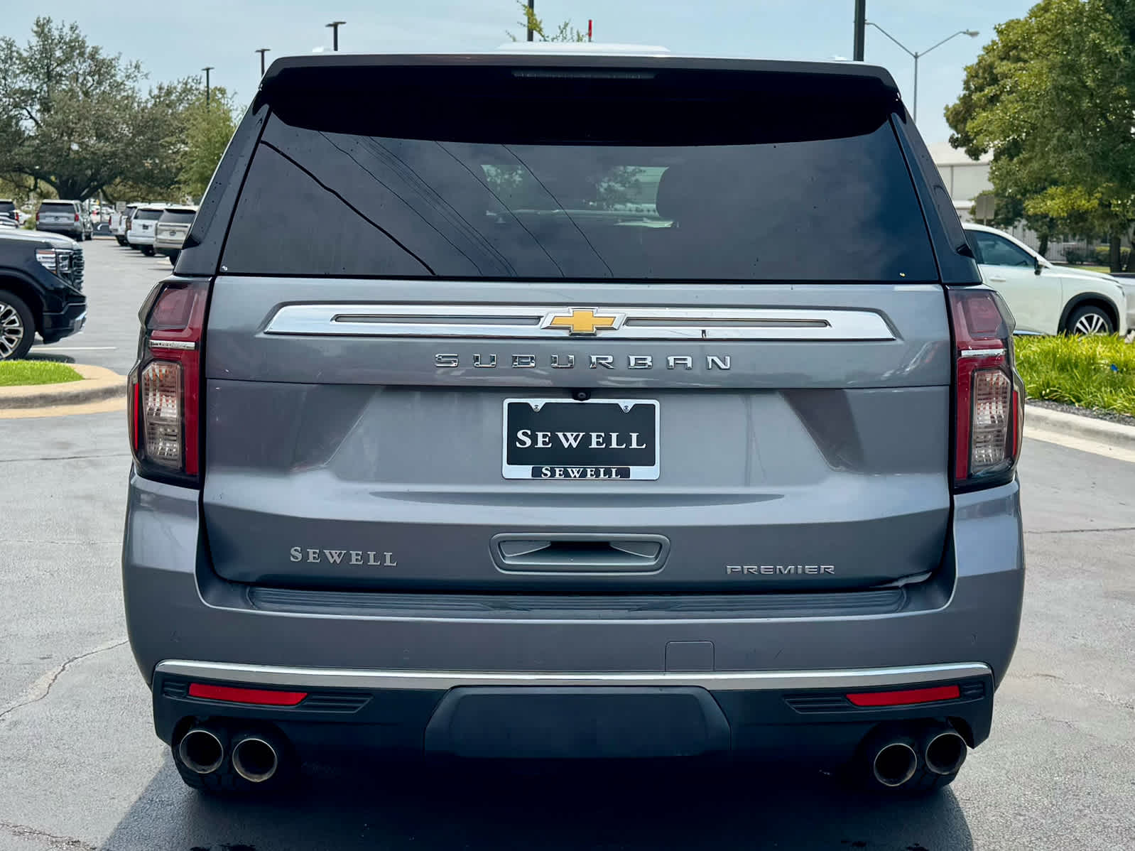 2021 Chevrolet Suburban Premier photo 4