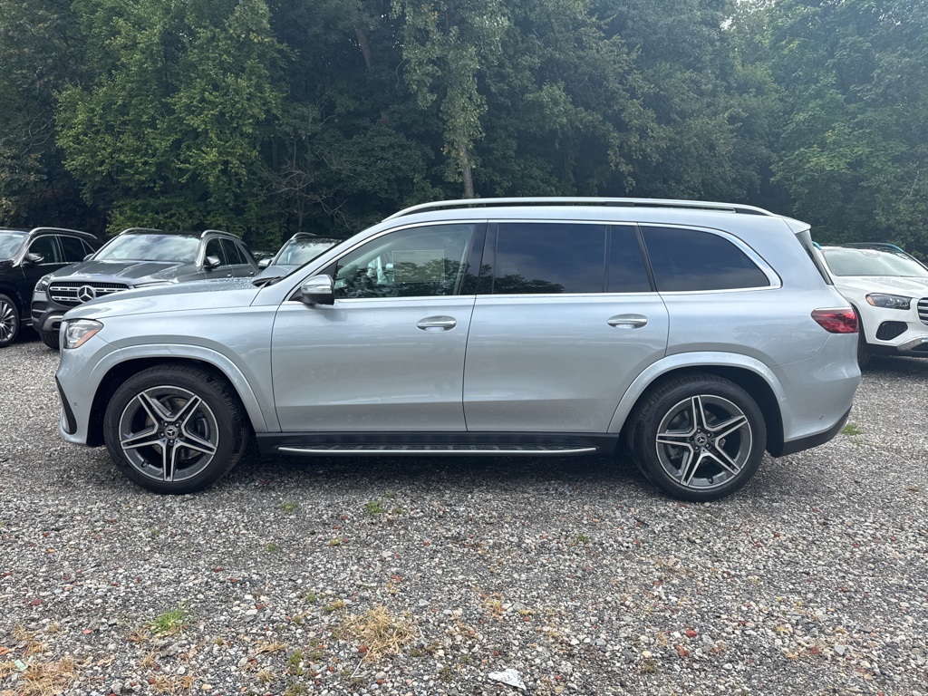 2026 Mercedes Benz GLS 450 4MATIC photo 3