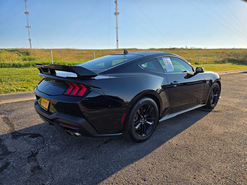 2025 Ford Mustang GT photo 3