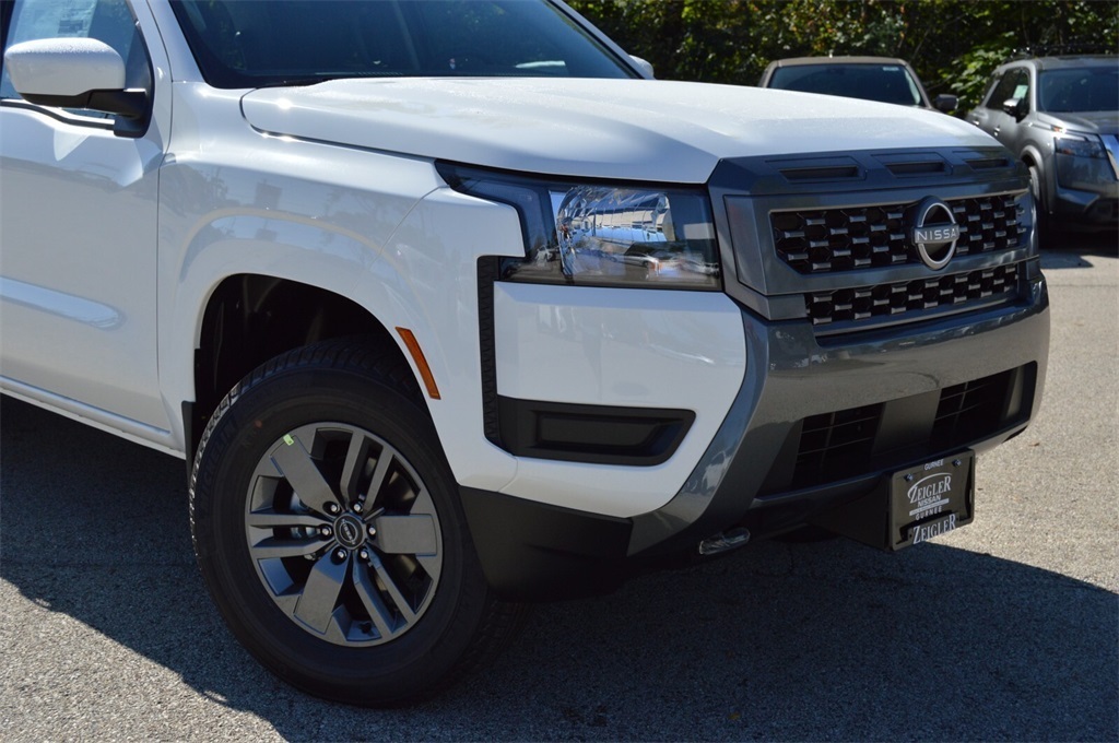 2025 Nissan Frontier Crew Cab SV photo 2