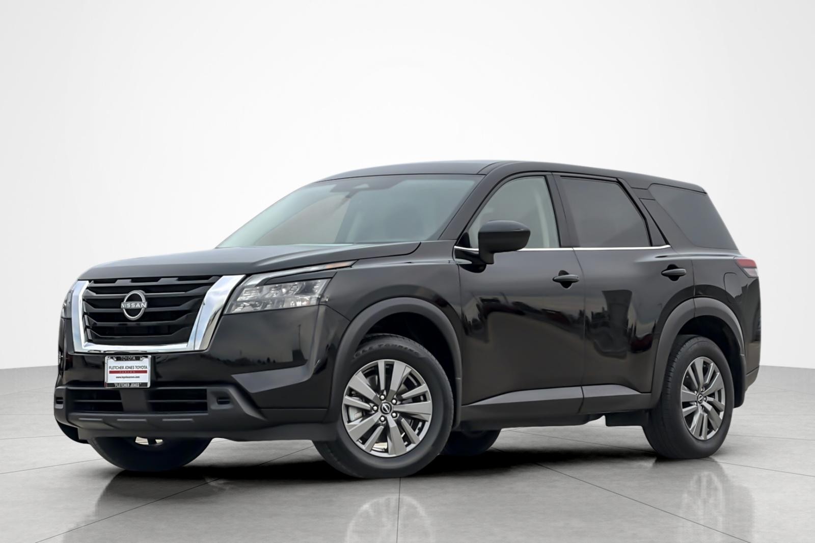 2025 Nissan Pathfinder S's photo