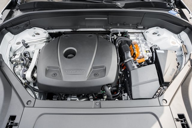 2026 Volvo XC90 T8 Plus photo 13