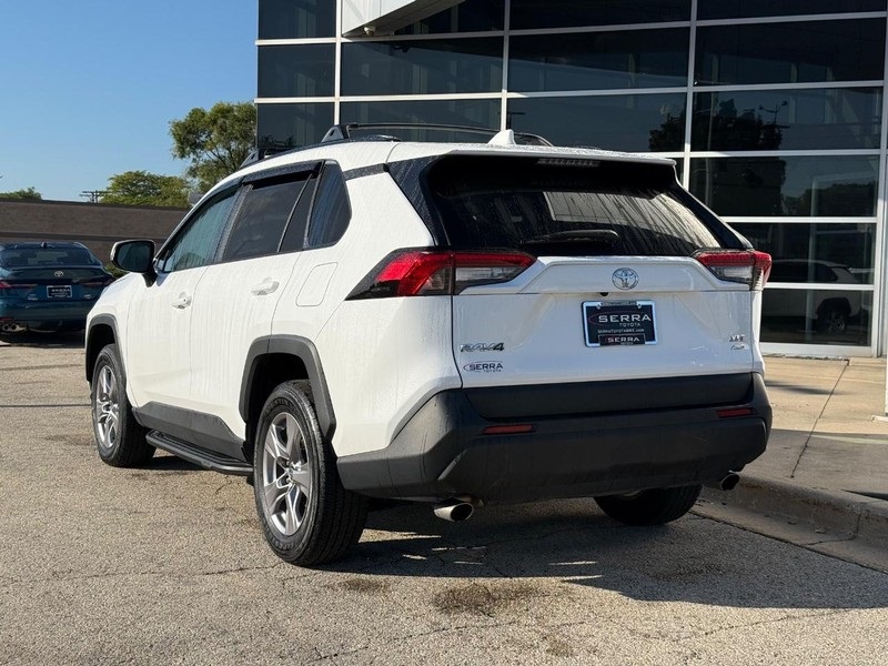 2022 Toyota RAV4 XLE photo 5