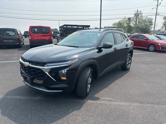 2024 Chevrolet Trax LT photo 2