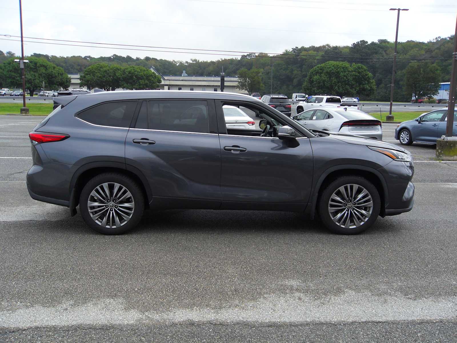 2020 Toyota Highlander Platinum photo 4