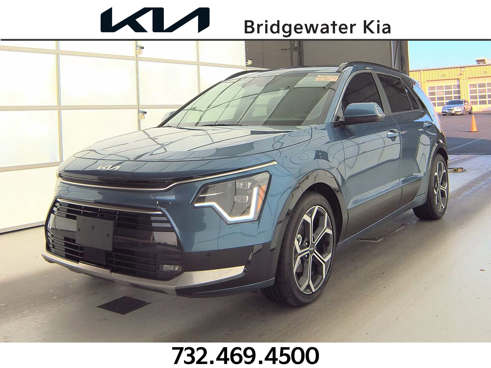 2025 Kia Niro SX Touring's photo