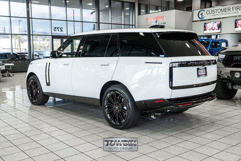 2024 Land Rover Range Rover SE photo 4