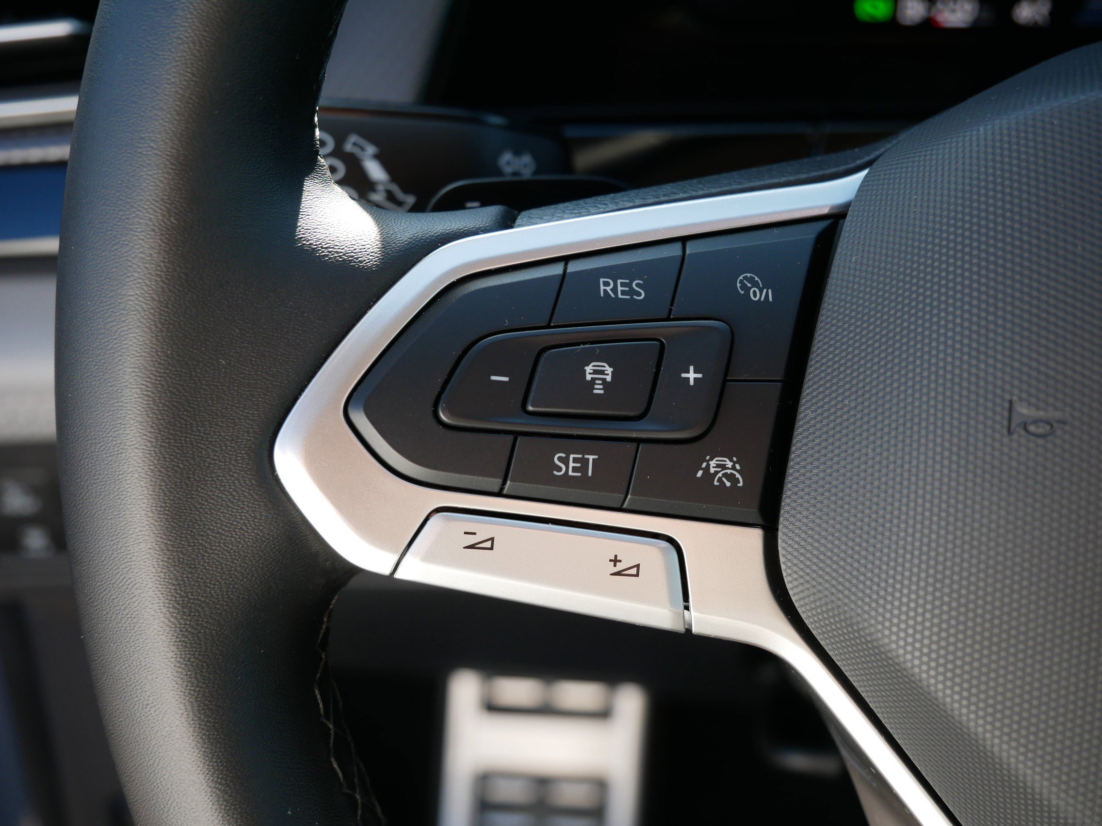 2024 Volkswagen Atlas Peak Edition SEL photo 26