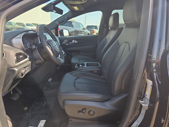 2026 Chrysler Voyager LX photo 4